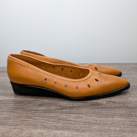Vintage Pancaldi Light Brown Leather Dress Flats Size 7.5 AA Grannycore Career - Picture 1 of 7